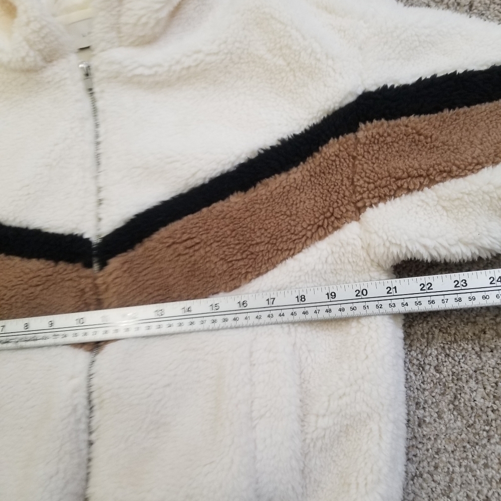 Lush Jacket - Picture 2 of 7